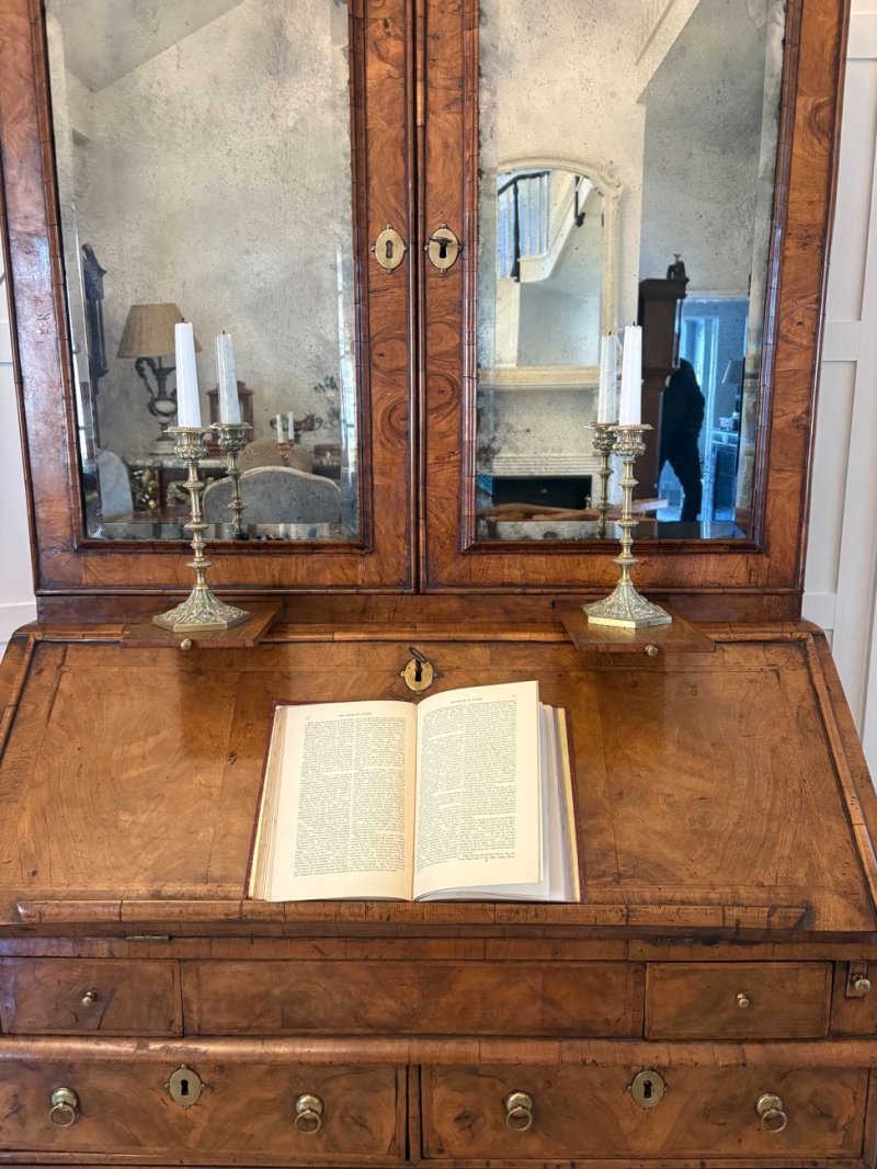 Antique Queen Anne Fantastic Quality Burr Walnut and Featherbanded Bureau Bookcase